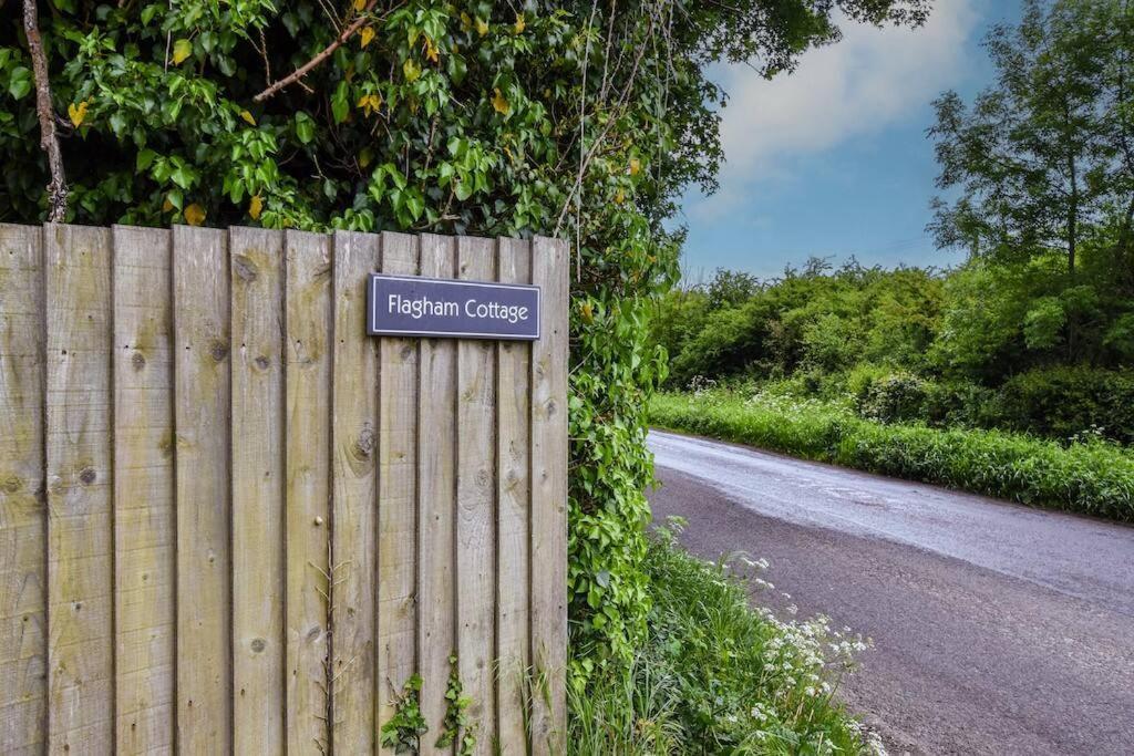 The Hideaway @ Flagham Cottage. Malmesbury Bagian luar foto