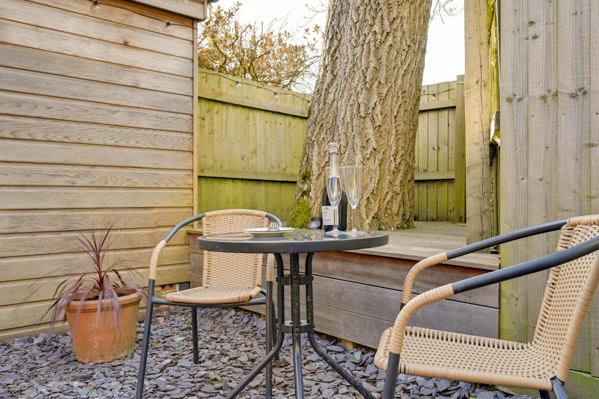 The Hideaway @ Flagham Cottage. Malmesbury Bagian luar foto